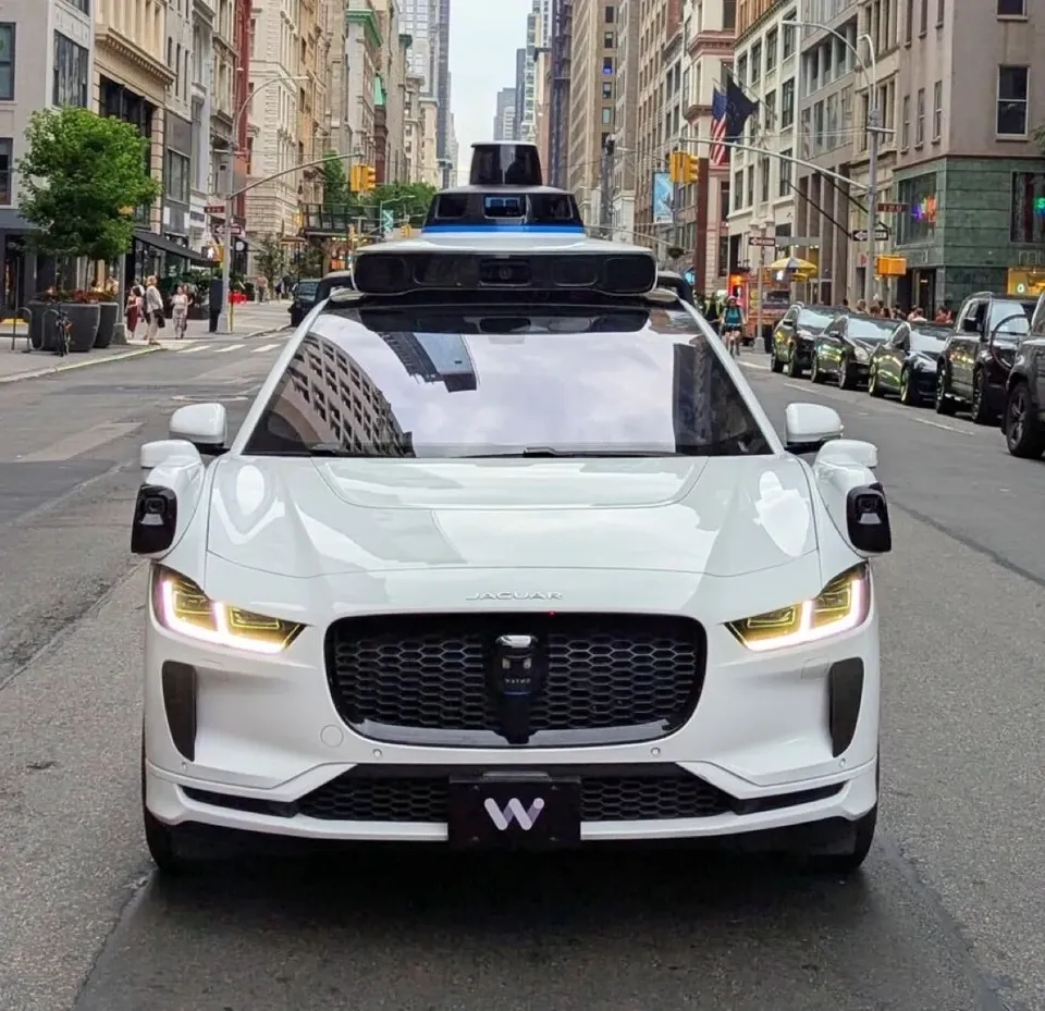 消息称 Waymo 计划明年年底前将自动驾驶车队规模扩至目前 5 倍，达 2 万辆